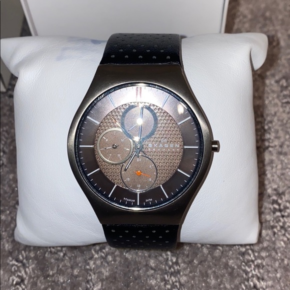 SOLD Skagen Mens Watch - Picture 2 of 8